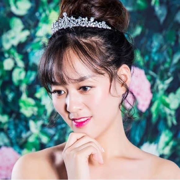 Floral Cubic Zirconia Bridal Tiara - Picture 5 of 9